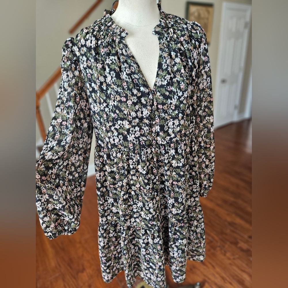 Women's Medium       Time and Tru  Black Floral Tiered V‑Neck  Long Sleeve Dress - Picture 2 of 4